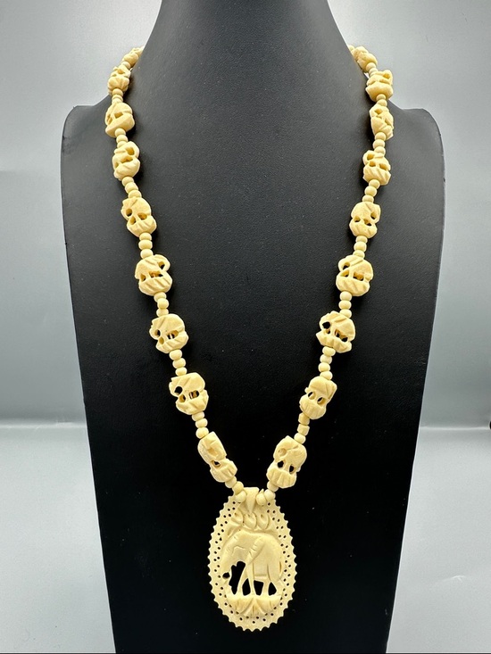 Jewelry - Carved Bone Elephant Pendant Necklace - Cream